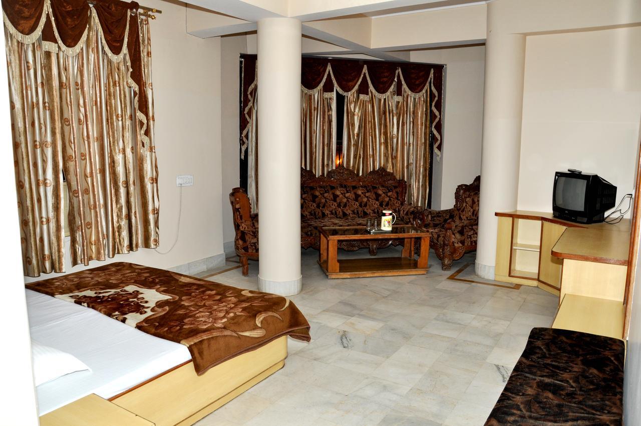 Hotel Kirti Plaza Chittorgarh Bagian luar foto
