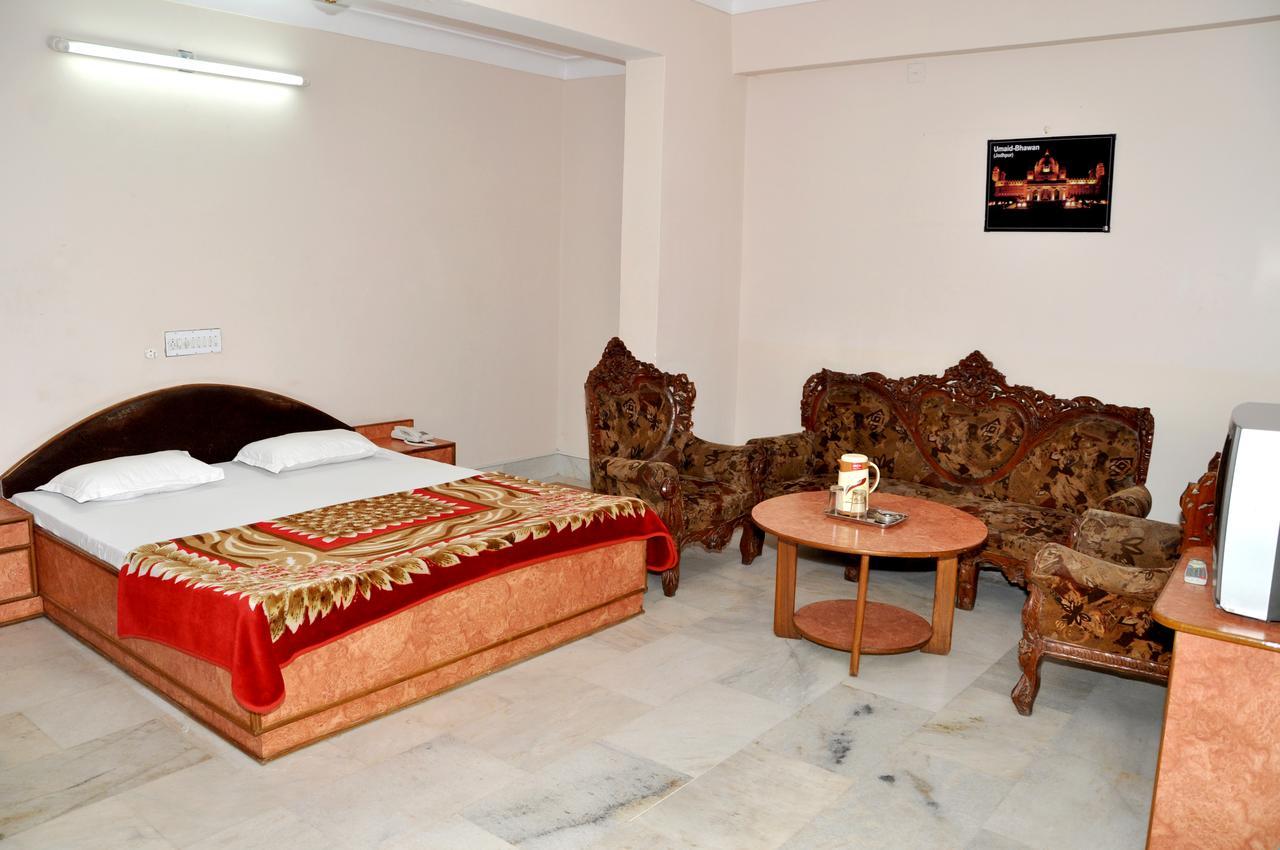 Hotel Kirti Plaza Chittorgarh Bagian luar foto