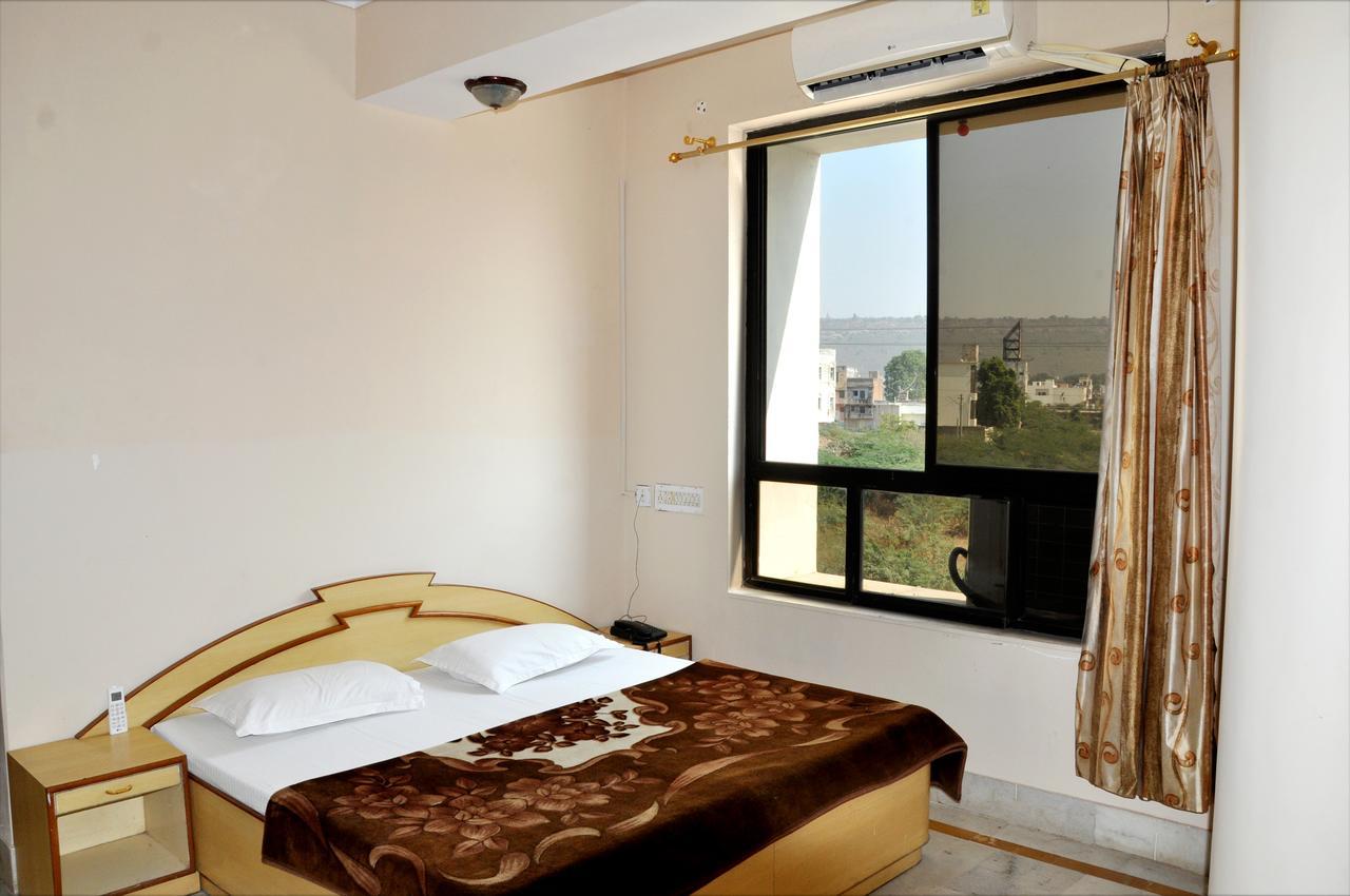 Hotel Kirti Plaza Chittorgarh Bagian luar foto