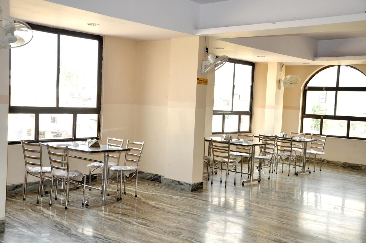 Hotel Kirti Plaza Chittorgarh Bagian luar foto