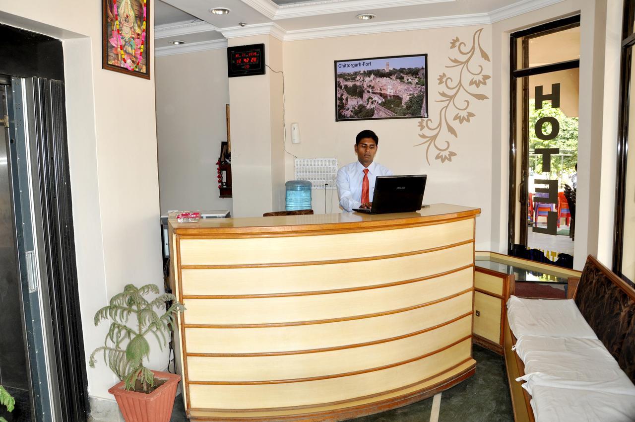 Hotel Kirti Plaza Chittorgarh Bagian luar foto