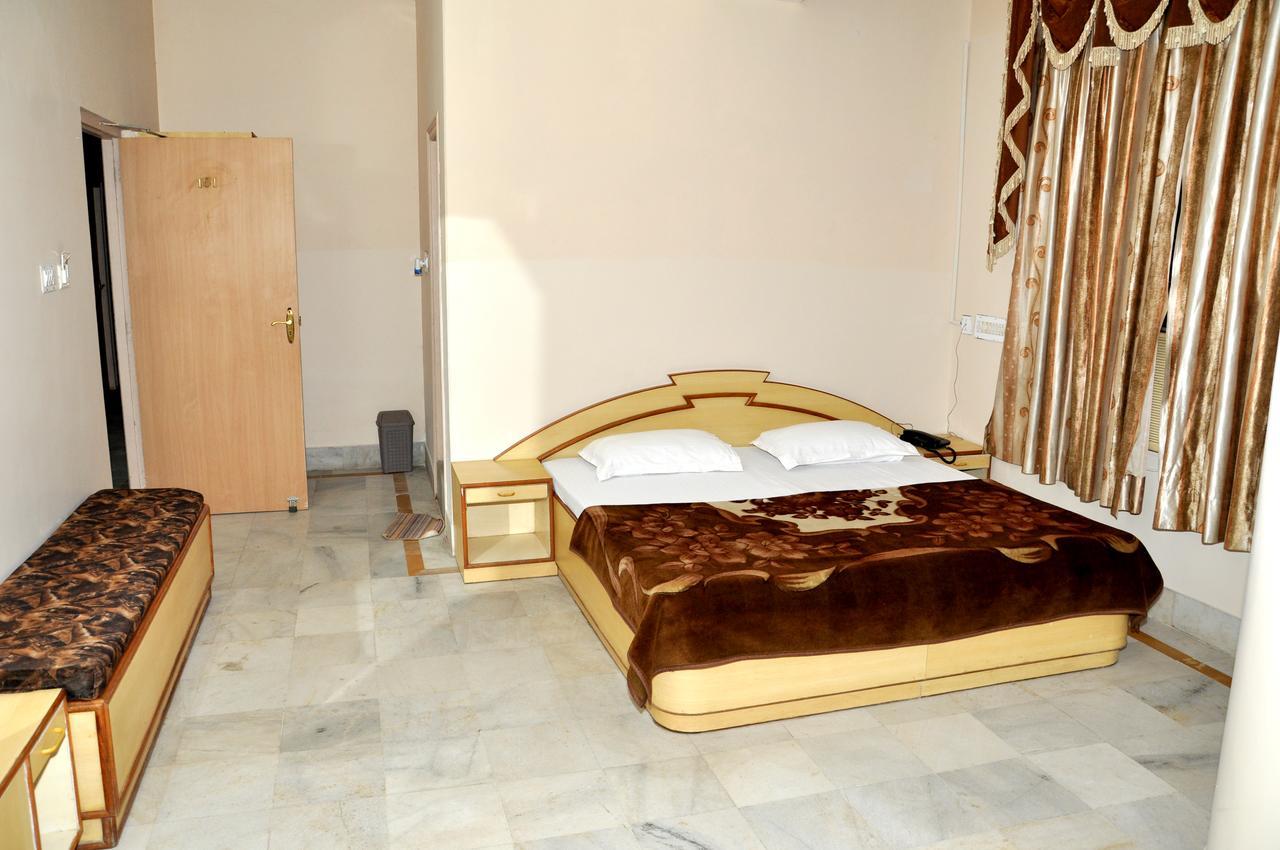 Hotel Kirti Plaza Chittorgarh Bagian luar foto