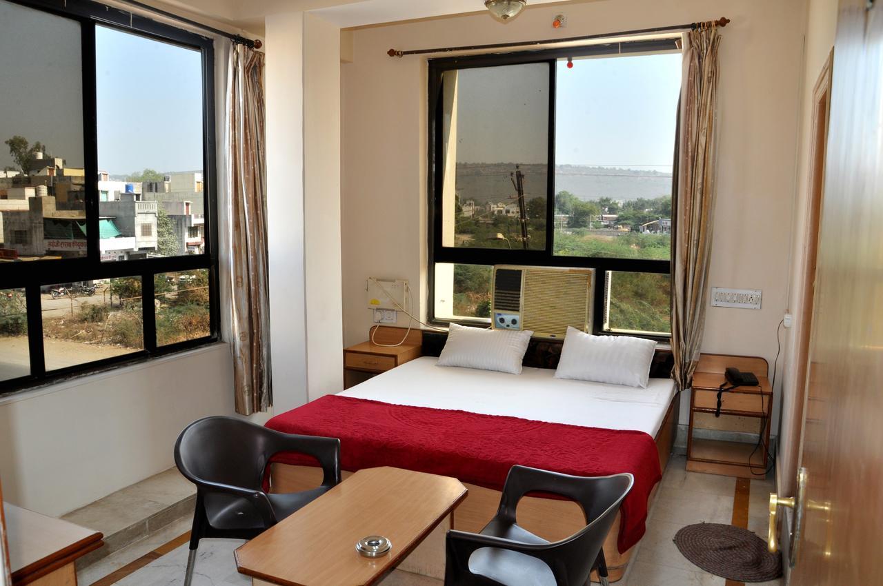 Hotel Kirti Plaza Chittorgarh Bagian luar foto