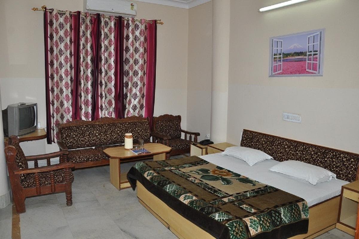 Hotel Kirti Plaza Chittorgarh Bagian luar foto