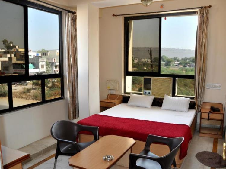 Hotel Kirti Plaza Chittorgarh Bagian luar foto